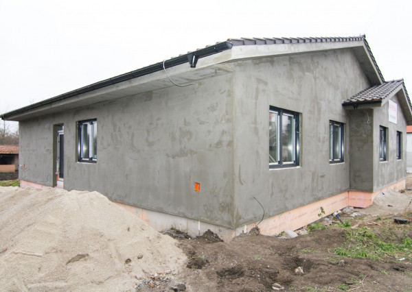 PREDAJ,4 IZBOVÝ DOM ´´A´´ V DVOJDOME, KÚTY