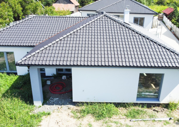PREDAJ, novostavba 4 izbového bungalovu s garážou, Jablonové