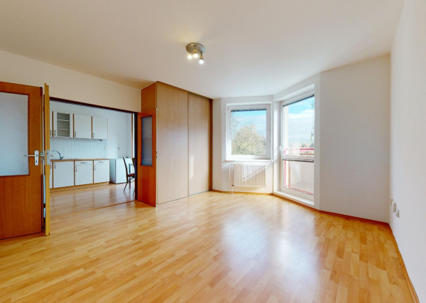 PRENÁJOM, veľký 1 izb. byt v centre, Budovateľská ul. Stupava