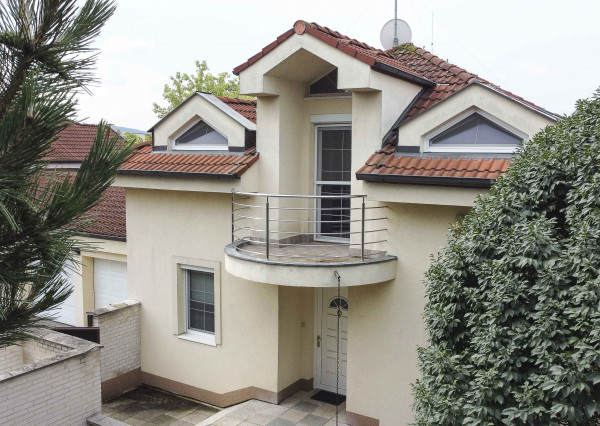 REZERVOVANÉ, PREDAJ, 5i rodinný dom s dvojgarážovú, ul. Juračkova, Stupava