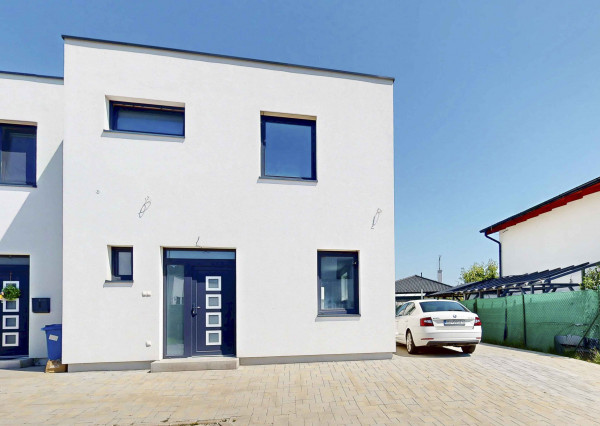 PREDAJ, Novostavba, 4 izbový dom v dvojdome s predzáhradkou, ul. Agátová, Kostolište