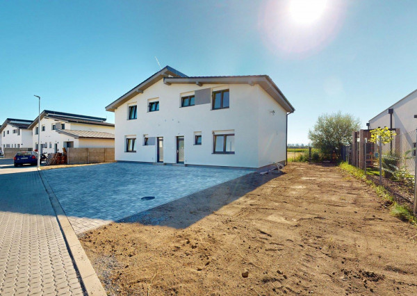 SKOLAUDOVANÉ, PREDAJ, 5 izbový  dom, Nová Alej Martina Benku, Kostolište.