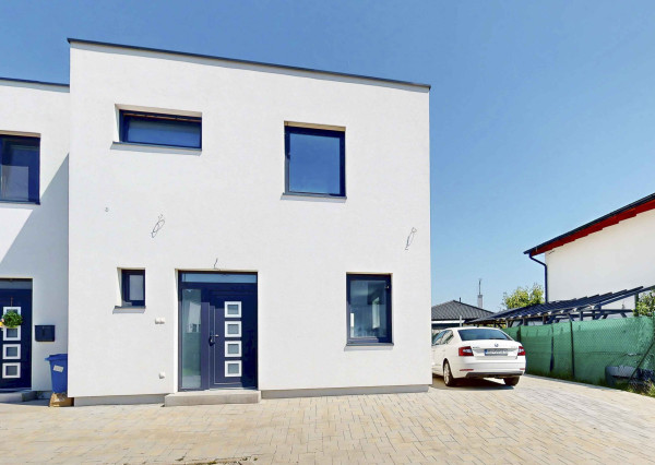 PREDAJ, Novostavba, 4 izbový dom v dvojdome s predzáhradkou, ul. Agátová, Kostolište