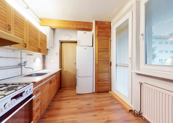 PREDAJ: 3 izbový byt s loggiou, Školská ul., Stupava