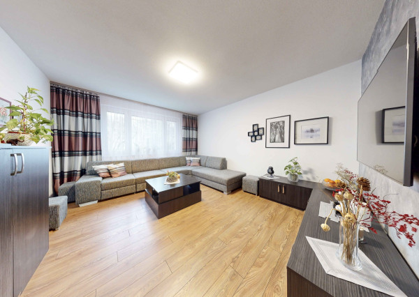 PREDAJ, 3 izbový byt s loggiou, ul. Štefana Králika, Bratislava – Devínska Nová Ves