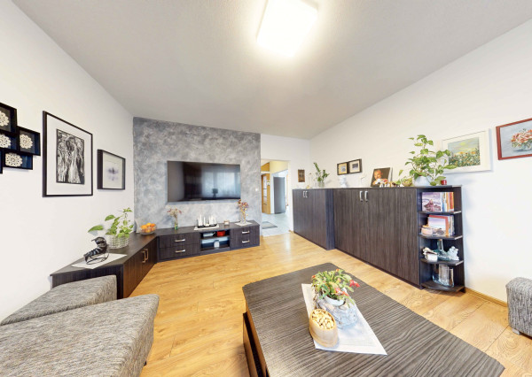 PREDAJ, 3 izbový byt s loggiou, ul. Štefana Králika, Bratislava – Devínska Nová Ves