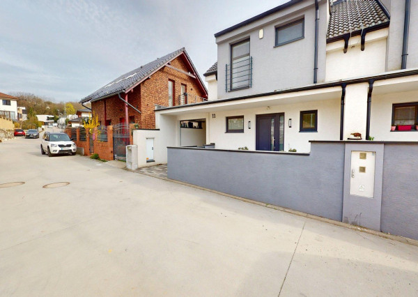 PREDAJ, 4 izbový radový dom s garážou, Konvalinková ul. Stupava