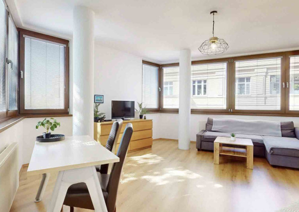 PRENÁJOM, 2 IZBOVÝ BYT, UL. 29 AUGUSTA, BRATISLAVA STARÉ MESTO