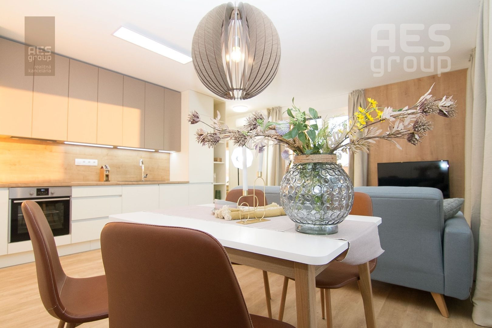 PRENÁJOM, zariadený 2 izbový byt v TOP štandarde s veľkou terasou a parkovacím státím