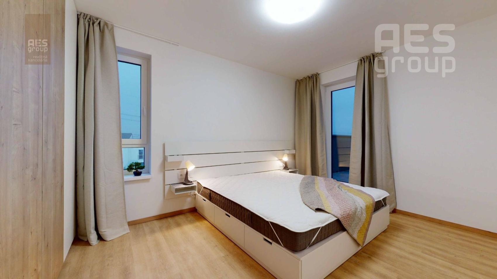 PRENÁJOM, zariadený 2 izbový byt v TOP štandarde s veľkou terasou a parkovacím státím