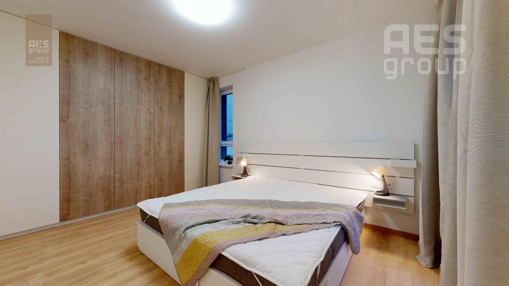 PRENÁJOM, zariadený 2 izbový byt v TOP štandarde s veľkou terasou a parkovacím státím