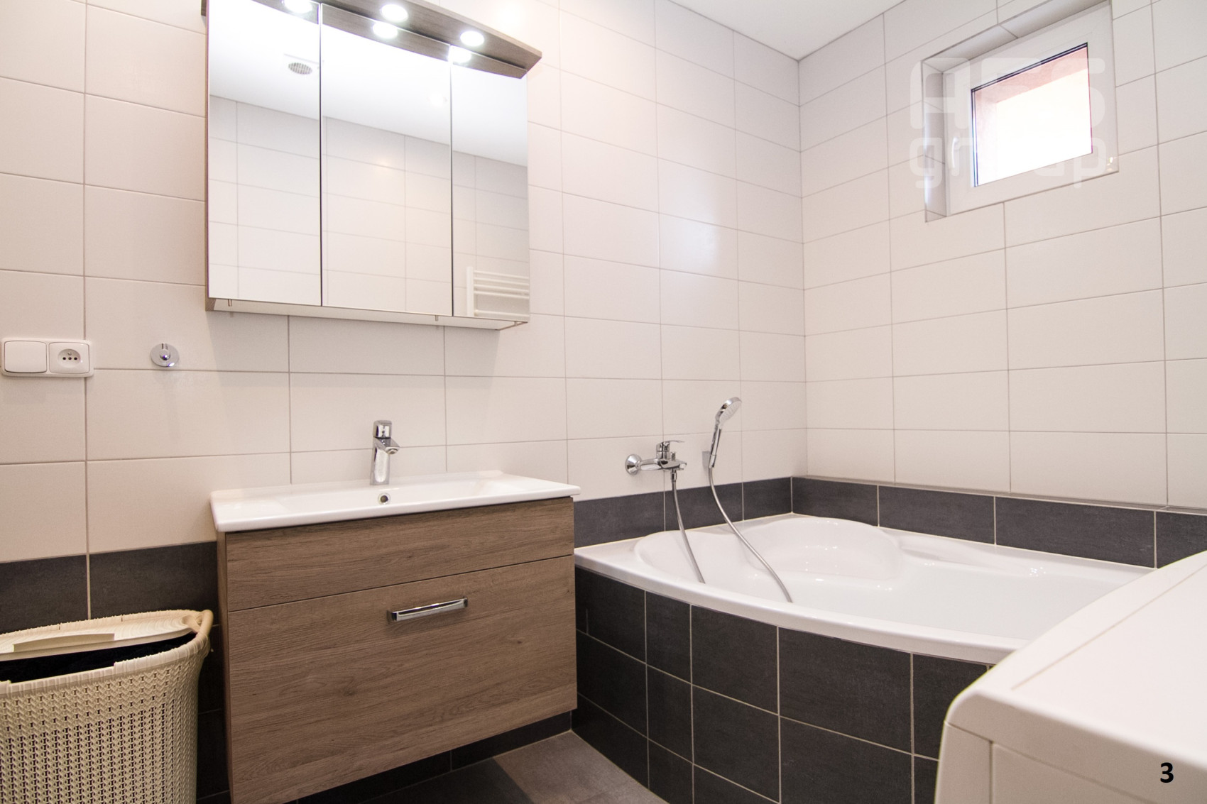 PREDAJ,  2 rodinné domy na spoločnom pozemku, na ul. Dlhá, Stupava