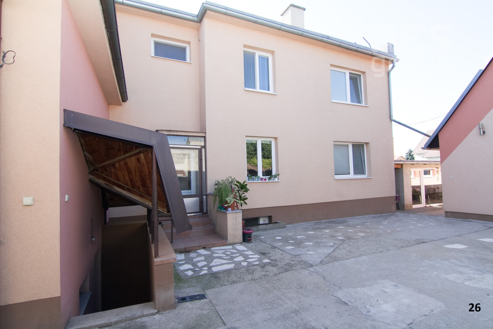 PREDAJ,  2 rodinné domy na spoločnom pozemku, na ul. Dlhá, Stupava