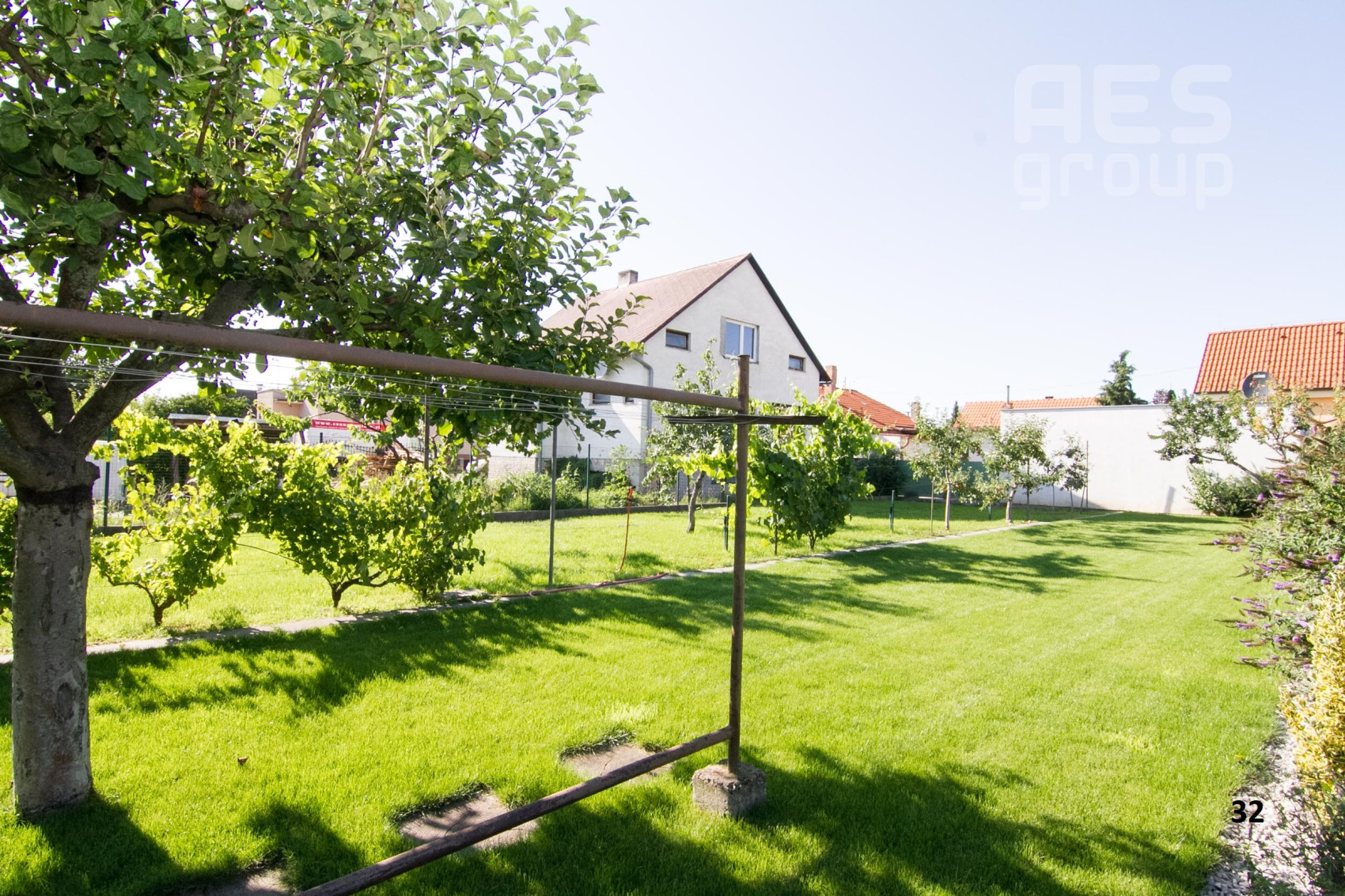 PREDAJ,  2 rodinné domy na spoločnom pozemku, na ul. Dlhá, Stupava