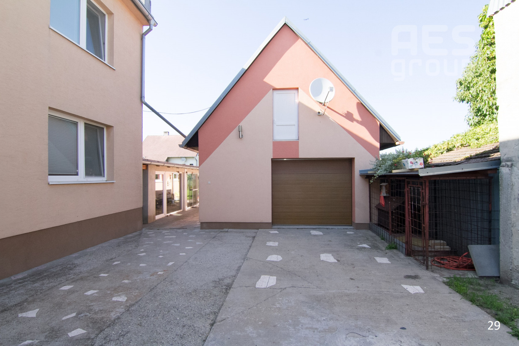 PREDAJ,  2 rodinné domy na spoločnom pozemku, na ul. Dlhá, Stupava