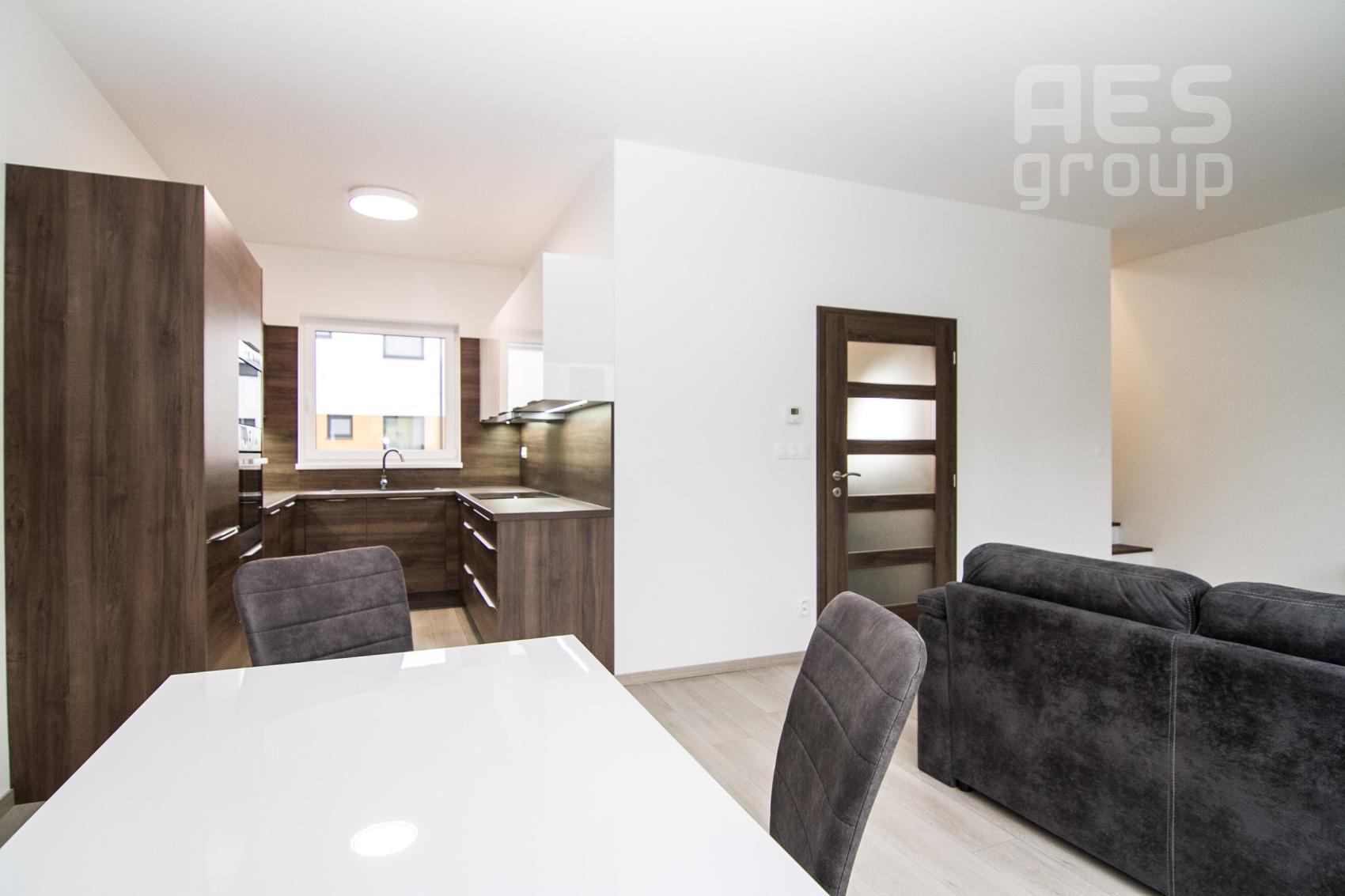 PRENÁJOM 4 izbový byt so záhradkou a parkovaním, Stupava