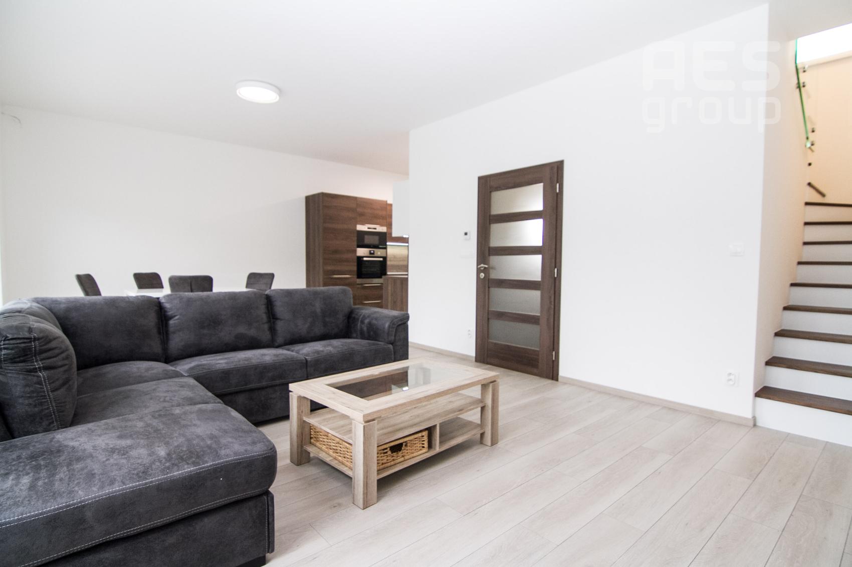 PRENÁJOM 4 izbový byt so záhradkou a parkovaním, Stupava