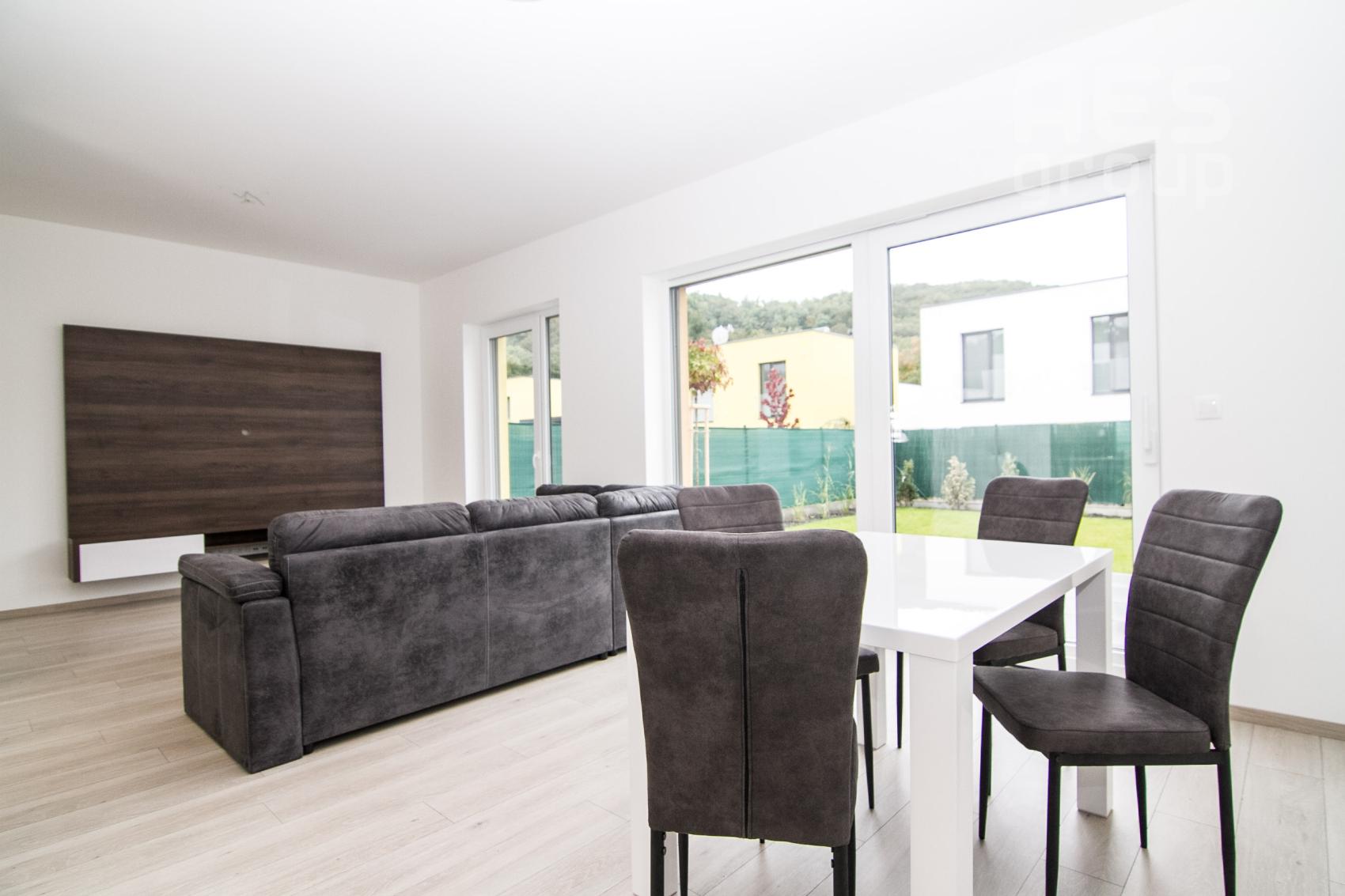 PRENÁJOM 4 izbový byt so záhradkou a parkovaním, Stupava