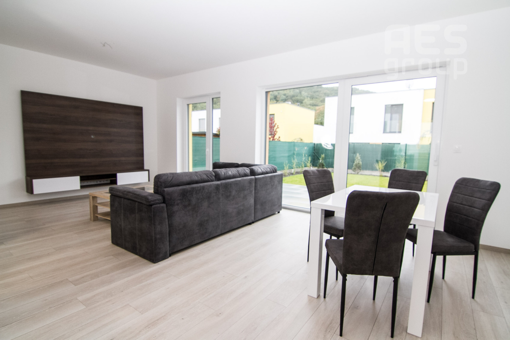 PRENÁJOM 4 izbový byt so záhradkou a parkovaním, Stupava