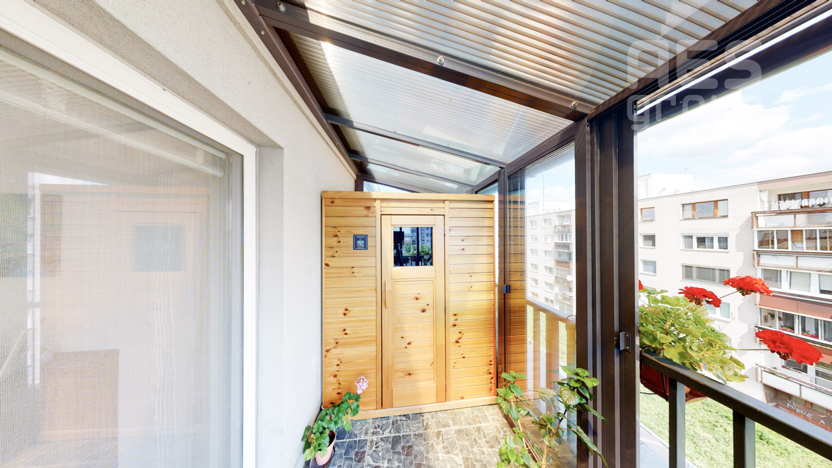 PREDAJ, 3i mezonetový byt s balkónom a terasou v dvanásťročnom bytovom dome, ul. V. Šikulu, Stupava