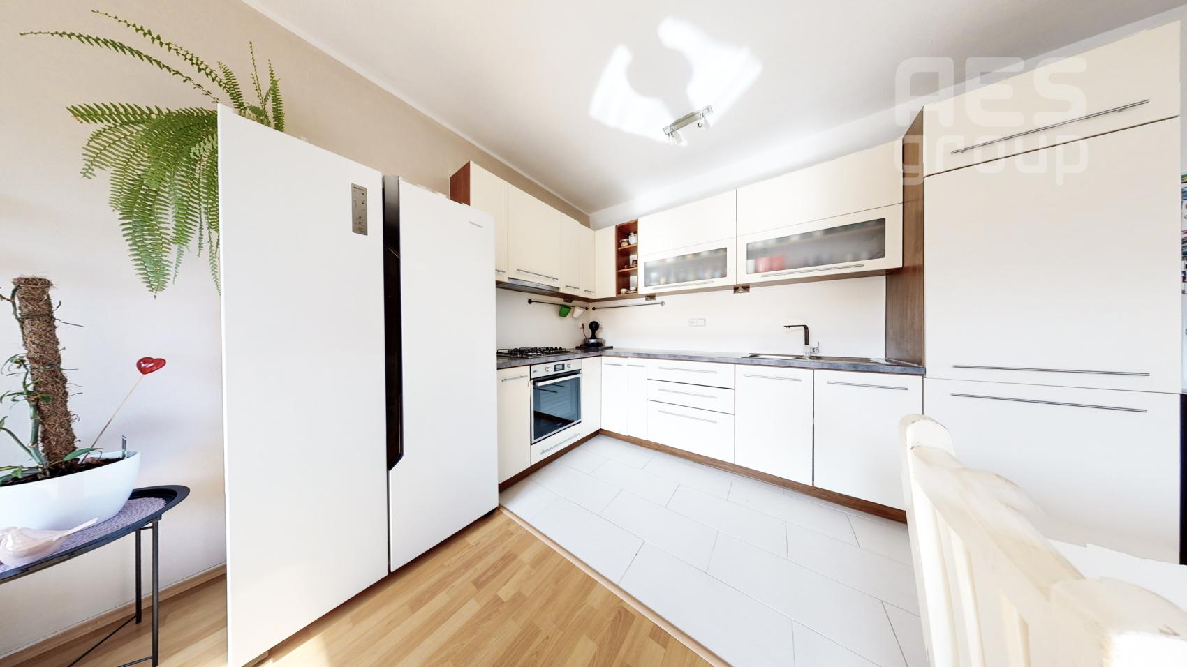 PREDAJ, 2 izbový byt s balkónom a dvomi parkovacími státiami, ul. Dlhá, Stupava