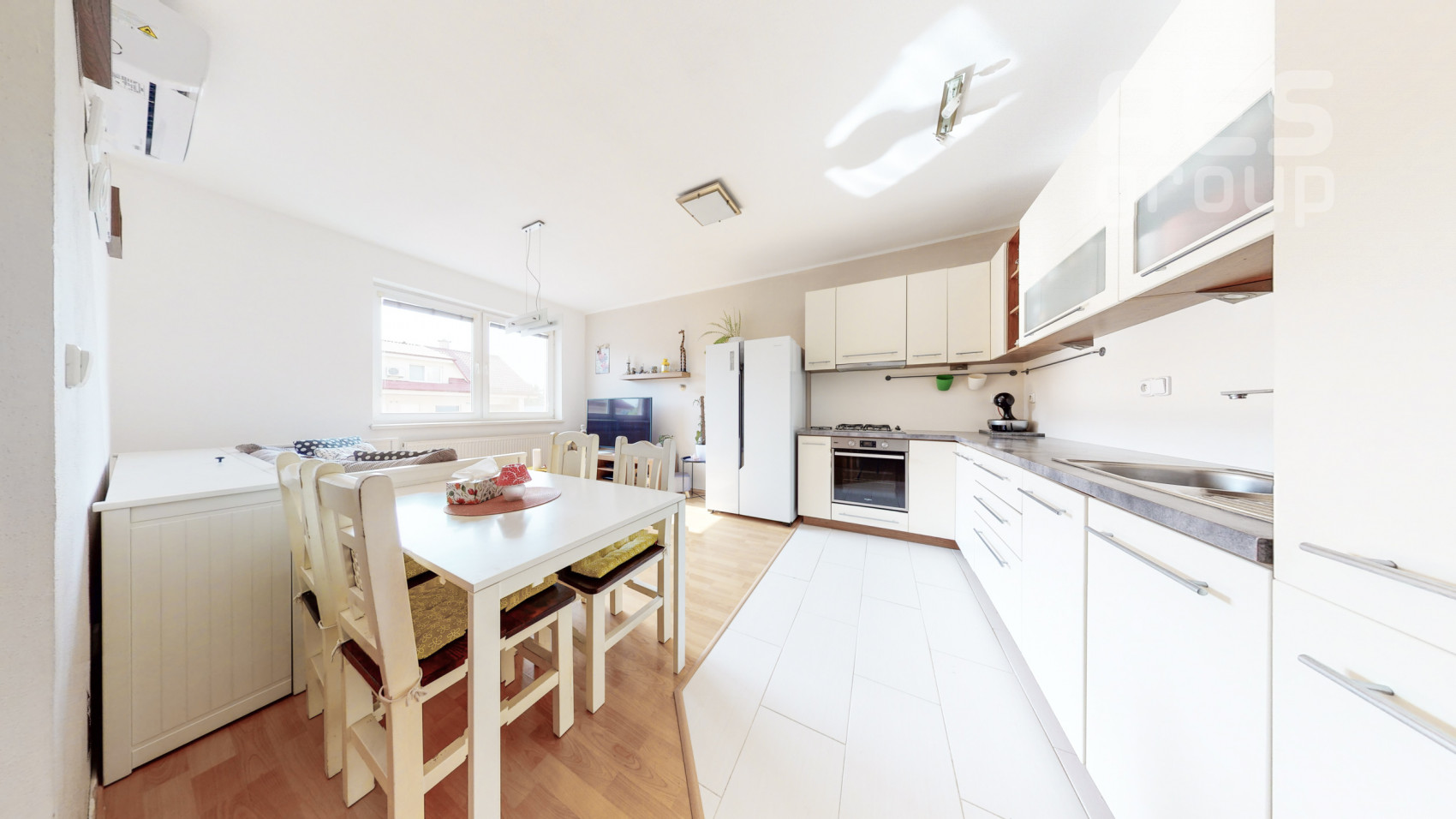 PREDAJ, 2 izbový byt s balkónom a dvomi parkovacími státiami, ul. Dlhá, Stupava