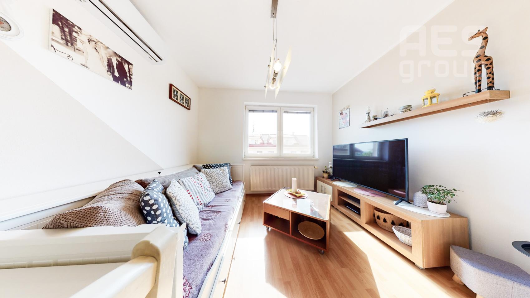 PREDAJ, 2 izbový byt s balkónom a dvomi parkovacími státiami, ul. Dlhá, Stupava