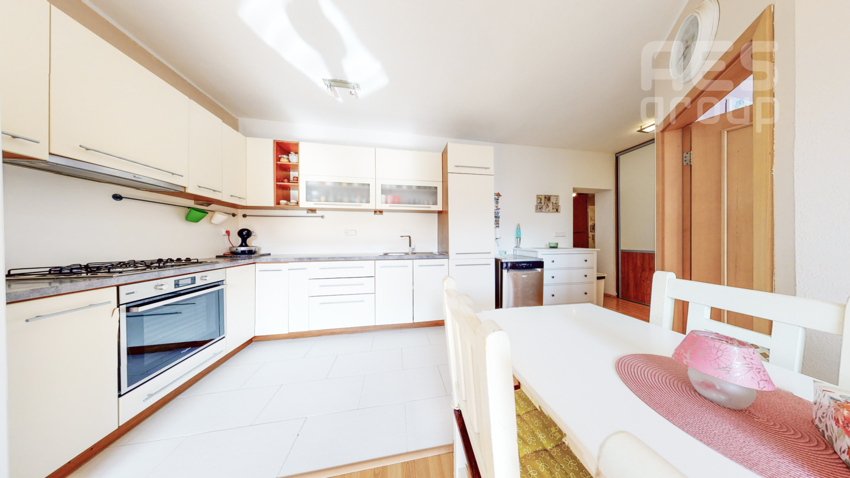 PREDAJ, 2 izbový byt s balkónom a dvomi parkovacími státiami, ul. Dlhá, Stupava