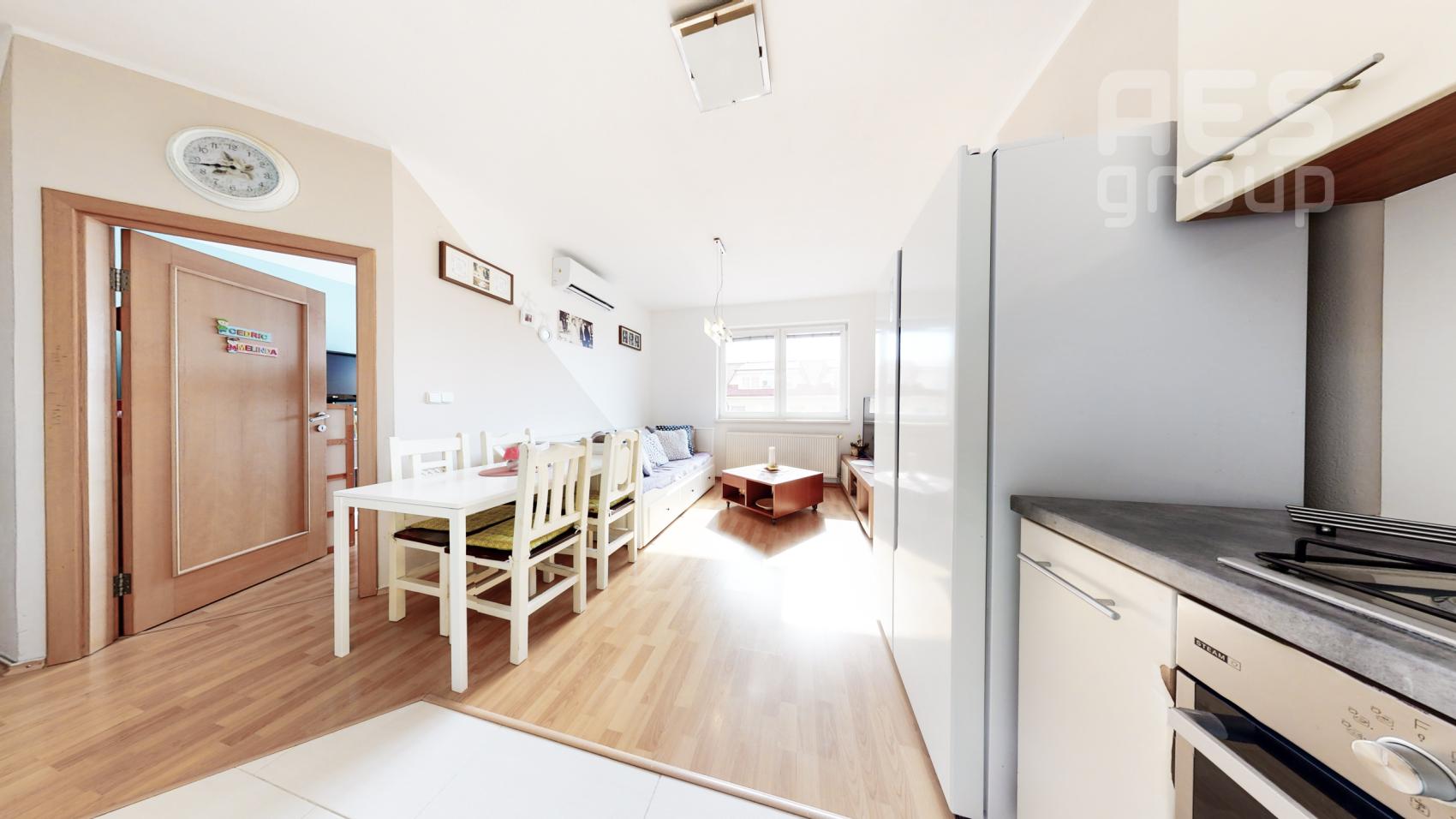 PREDAJ, 2 izbový byt s balkónom a dvomi parkovacími státiami, ul. Dlhá, Stupava