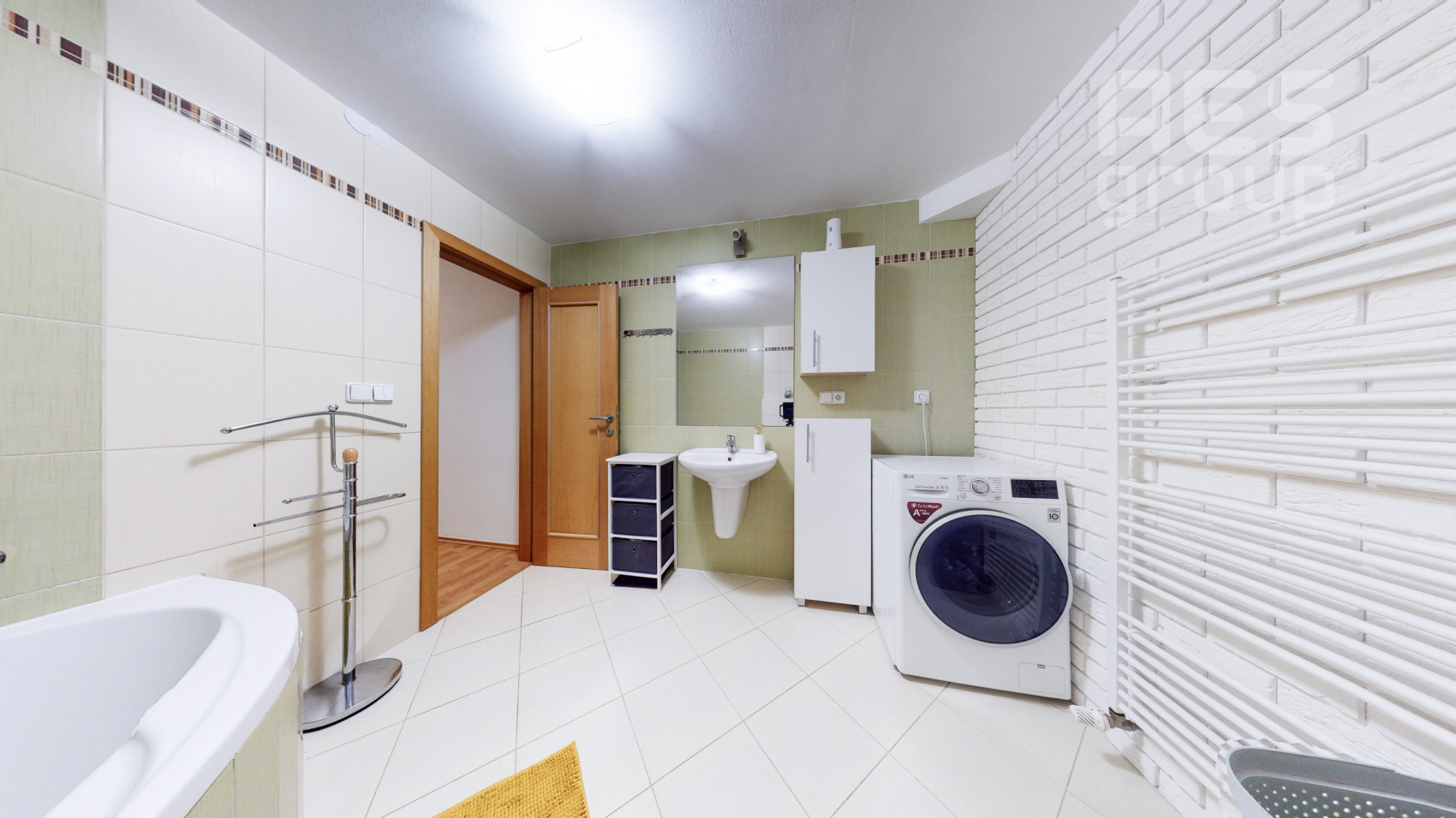 PREDAJ, 2 izbový byt s balkónom a dvomi parkovacími státiami, ul. Dlhá, Stupava