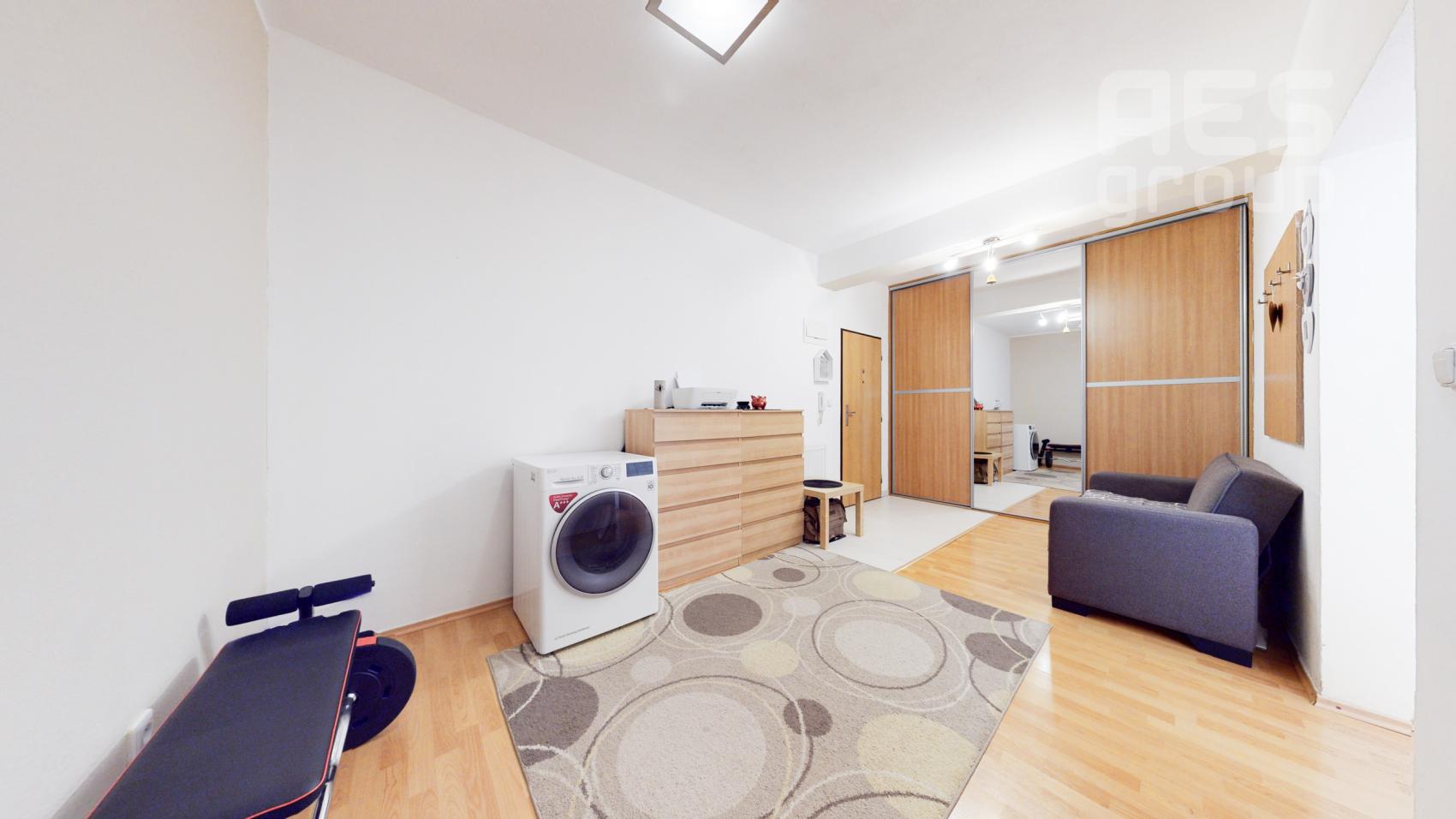 PREDAJ, 2 izbový byt s balkónom a dvomi parkovacími státiami, ul. Dlhá, Stupava