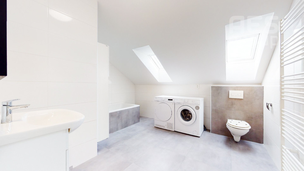 PRENÁJOM 4 izbový radový dom so záhradou, ul. Na aleji, Stupava