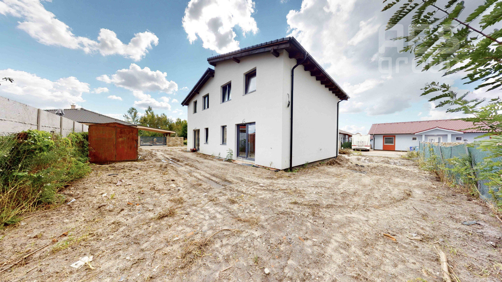 SKOLAUDOVANÉ, NOVOSTAVBA, 4i mezonetový byt v top štandarde s predzáhradkou, ul. Fialková, Zohor