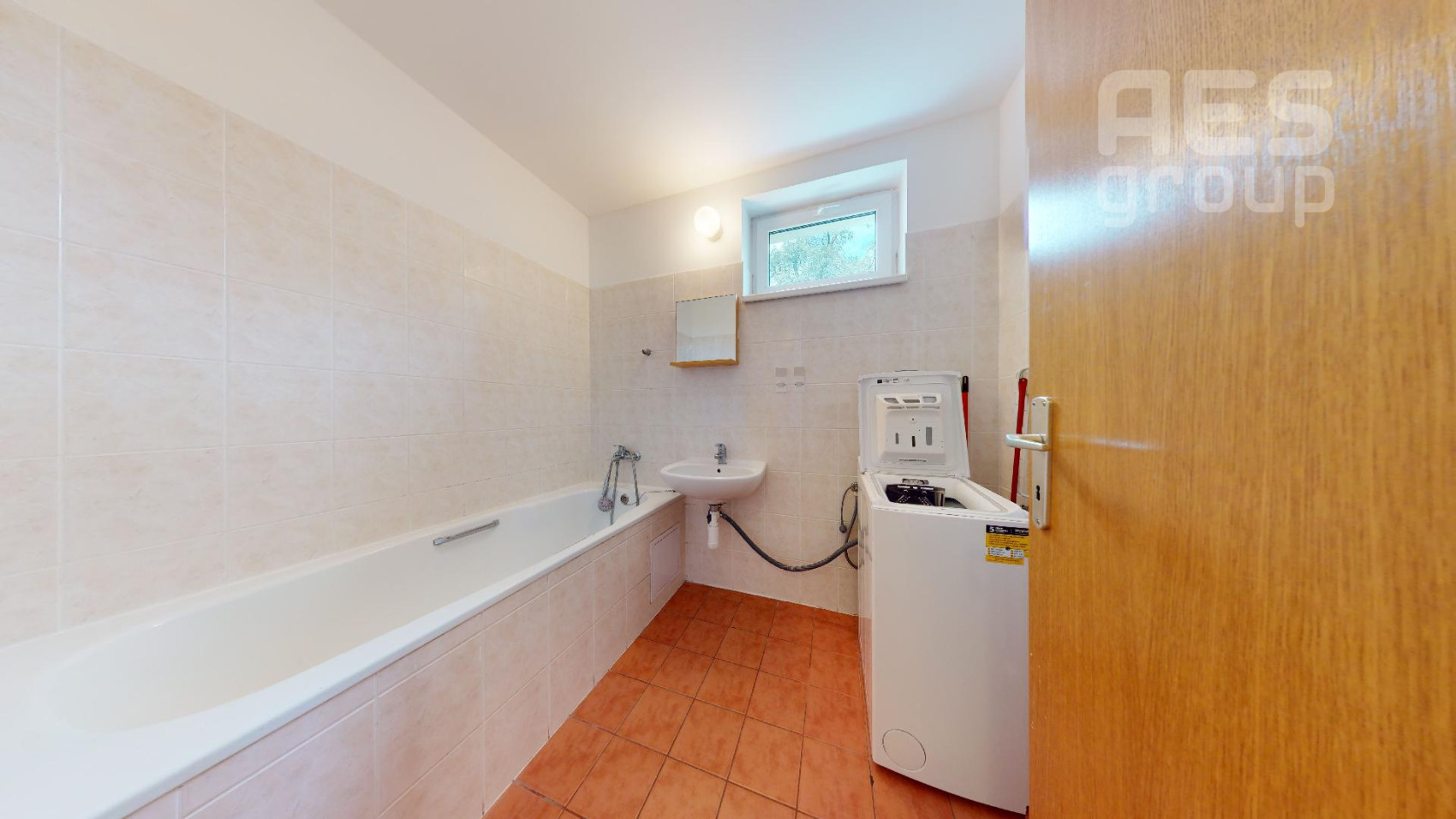 PRENÁJOM, veľký 1 izb. byt v centre, Budovateľská ul. Stupava