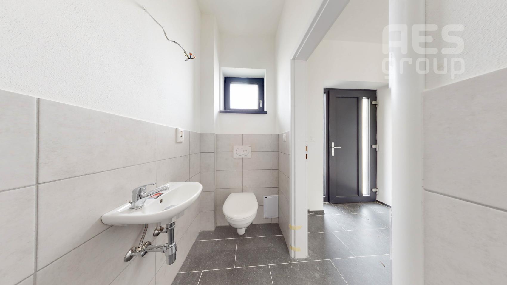 SKOLAUDOVANÉ, NOVOSTAVBA, 4i mezonetový byt v top štandarde s predzáhradkou, ul. Fialková, Zohor