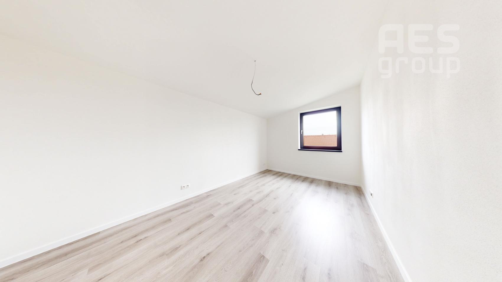 SKOLAUDOVANÉ, NOVOSTAVBA, 4i mezonetový byt v top štandarde s predzáhradkou, ul. Fialková, Zohor