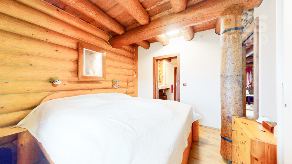 PREDAJ, 3 izbový zrubový dom so záhradou, ul. Brezová, Stupava