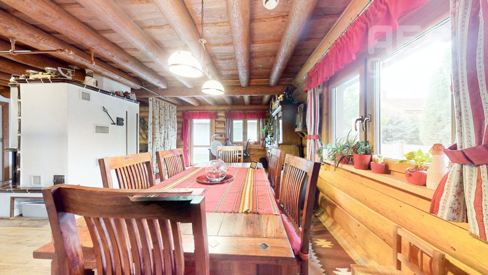 PREDAJ, 3 izbový zrubový dom so záhradou, ul. Brezová, Stupava