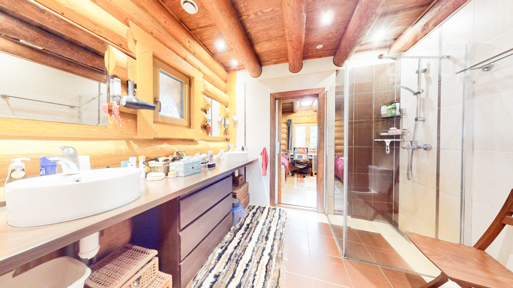 PREDAJ, 3 izbový zrubový dom so záhradou, ul. Brezová, Stupava