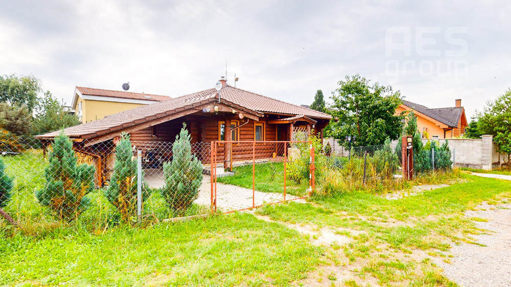 PREDAJ, 3 izbový zrubový dom so záhradou, ul. Brezová, Stupava
