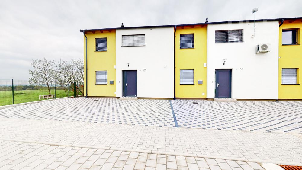 PREDAJ, 3 izbový mezonetový byt s predzáhradkou, ul. Lesná, Stupava