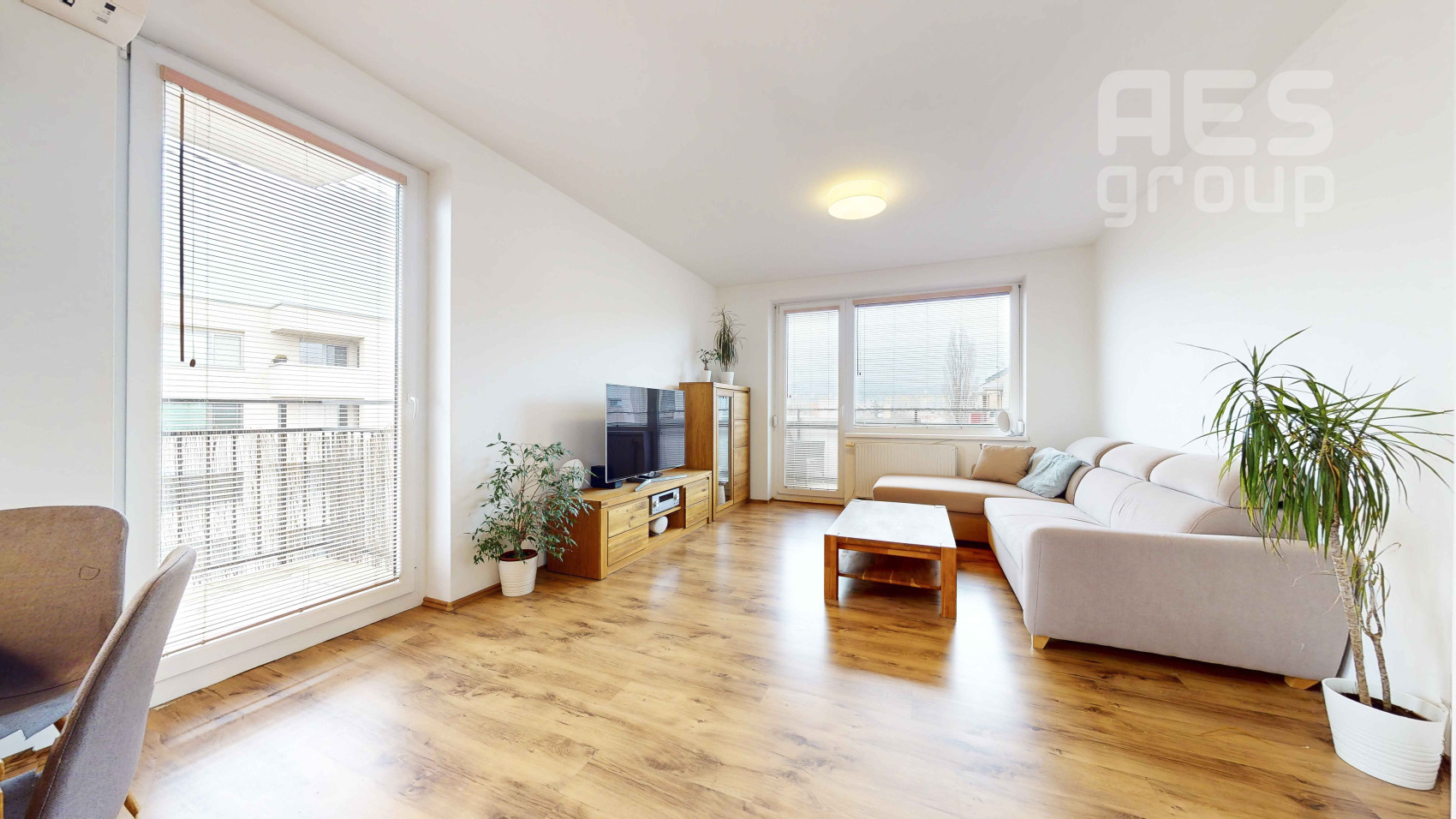 PREDAJ, 2 izbový byt s dvomi balkónmi a šatníkom, projekt Zipava, ul. Okružná, Stupava