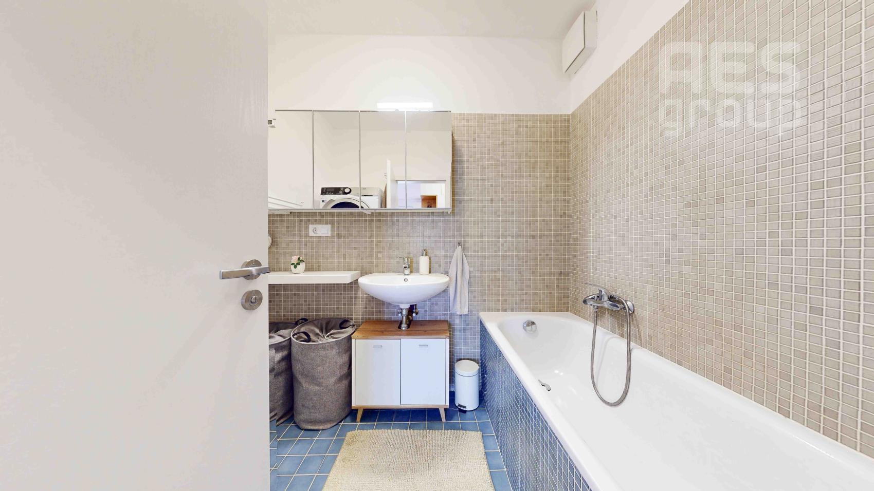 PREDAJ, 2 izbový byt s dvomi balkónmi a šatníkom, projekt Zipava, ul. Okružná, Stupava