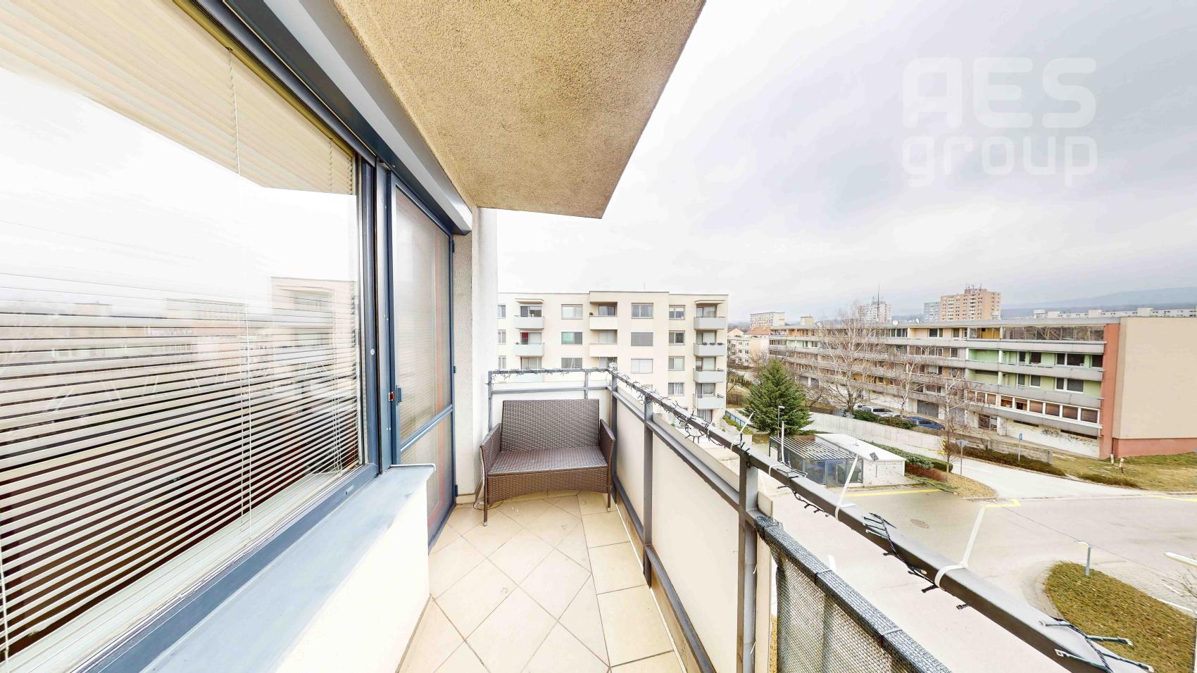 PREDAJ, 2 izbový byt s dvomi balkónmi a šatníkom, projekt Zipava, ul. Okružná, Stupava