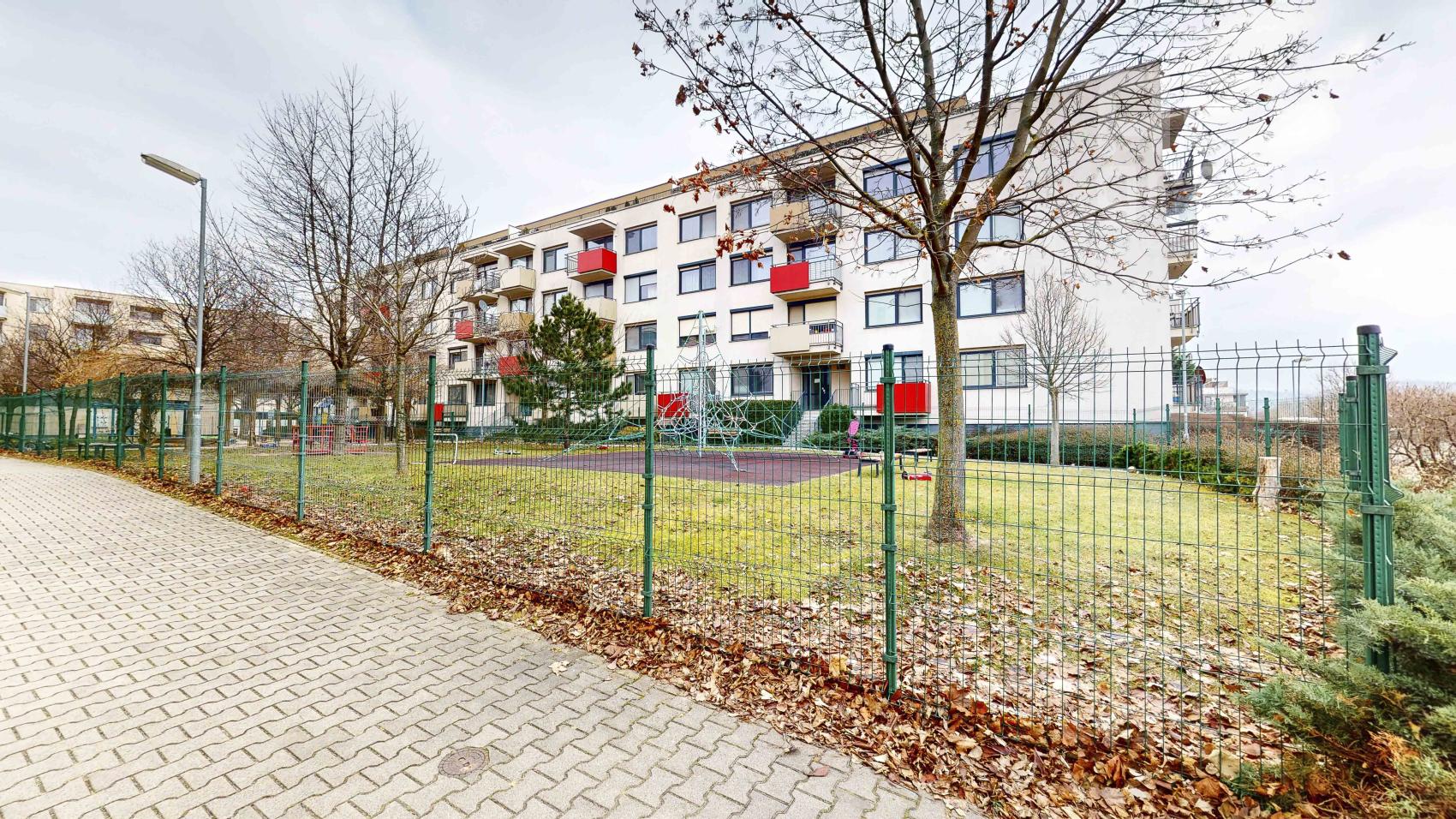 PREDAJ, 2 izbový byt s dvomi balkónmi a šatníkom, projekt Zipava, ul. Okružná, Stupava