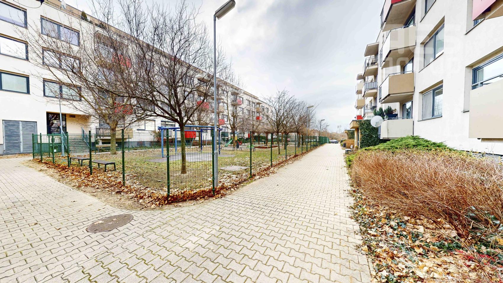 PREDAJ, 2 izbový byt s dvomi balkónmi a šatníkom, projekt Zipava, ul. Okružná, Stupava