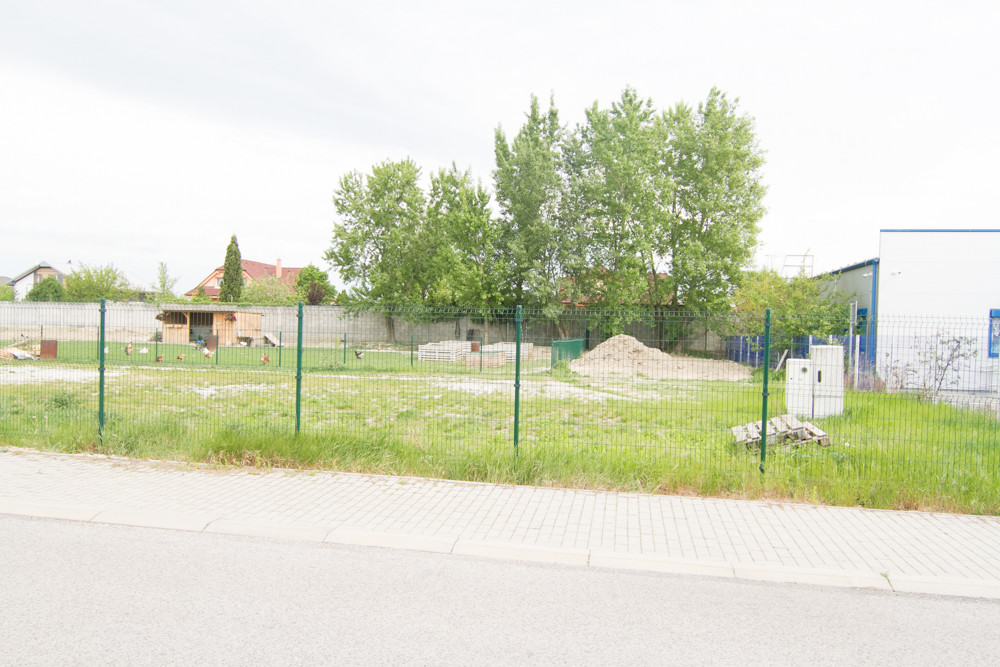 PREDAJ, POZEMOK 833 m2, MOST PRI BRATISLAVE