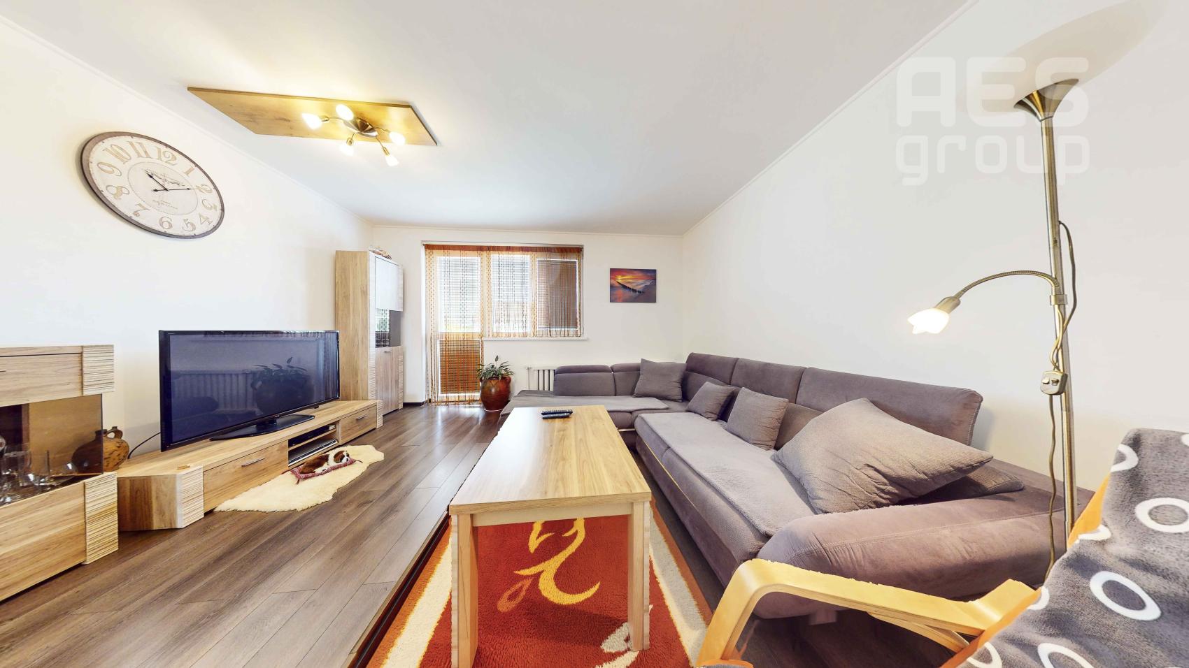 PREDAJ, 3 izbový rodinný s prístavbou 2i bytu, obec Jablonové