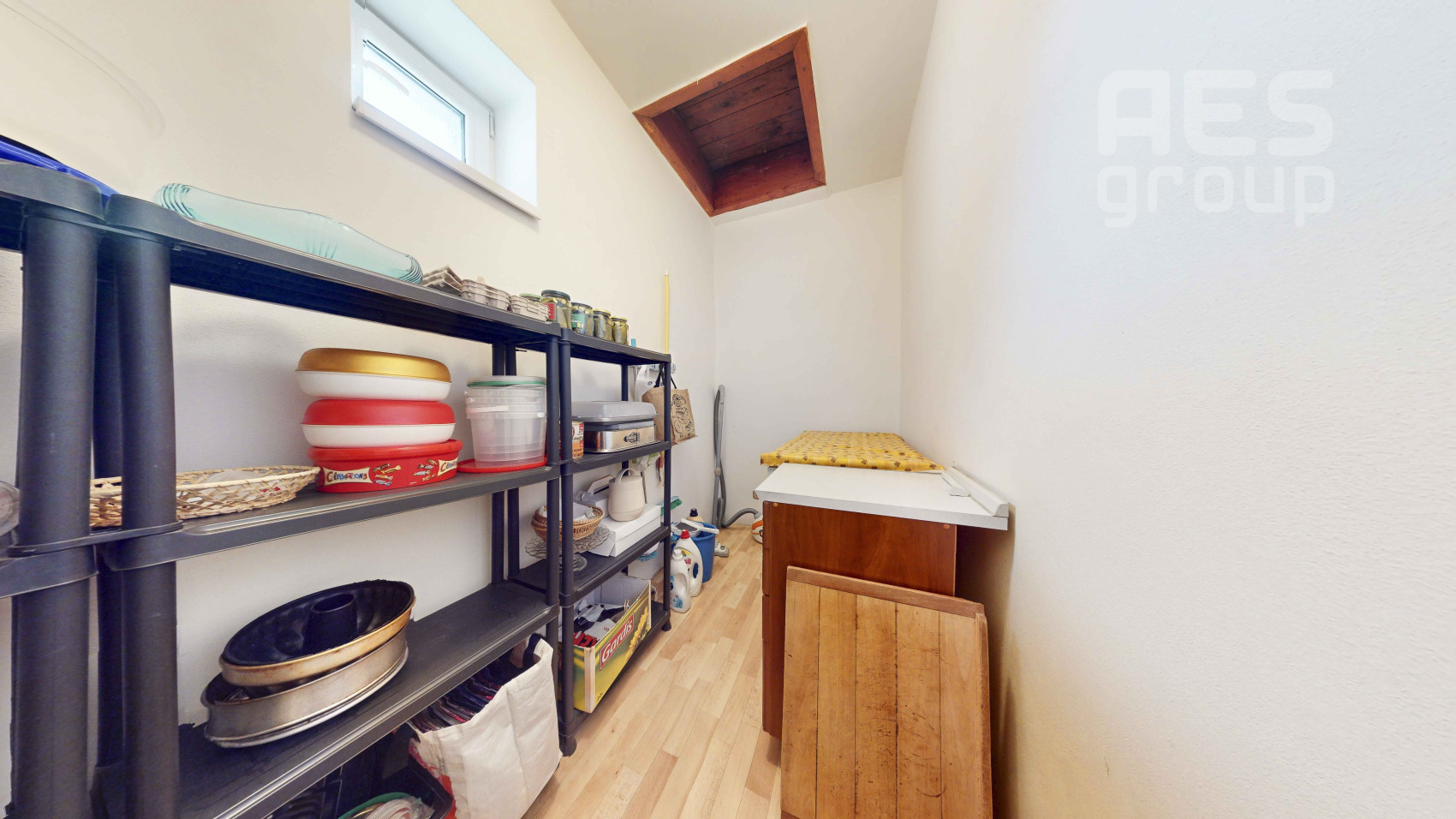 PREDAJ, 3 izbový rodinný s prístavbou 2i bytu, obec Jablonové