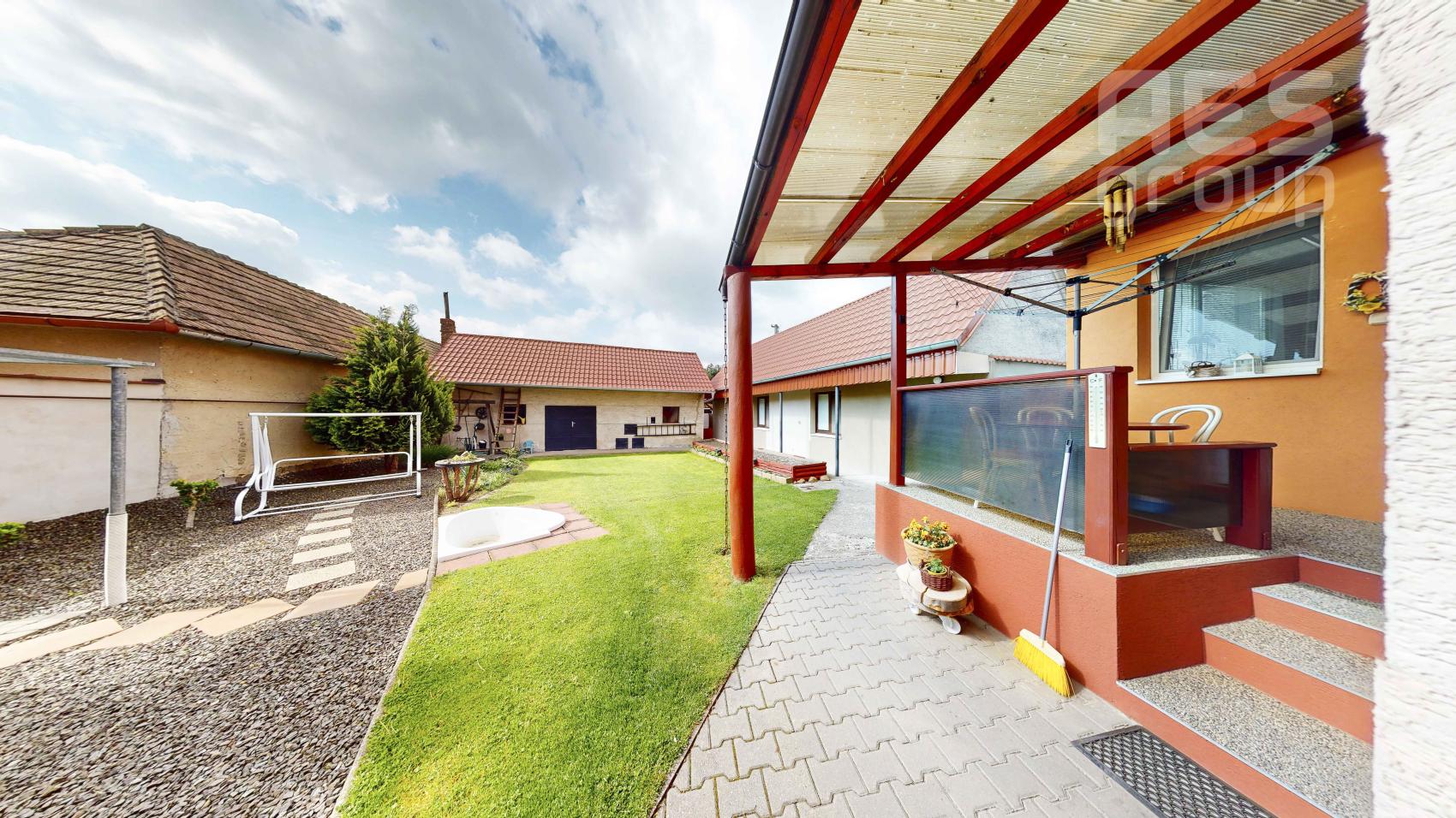 PREDAJ, 3 izbový rodinný s prístavbou 2i bytu, obec Jablonové